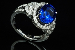 Tanzanite and diamond ladies ring set in 18kw